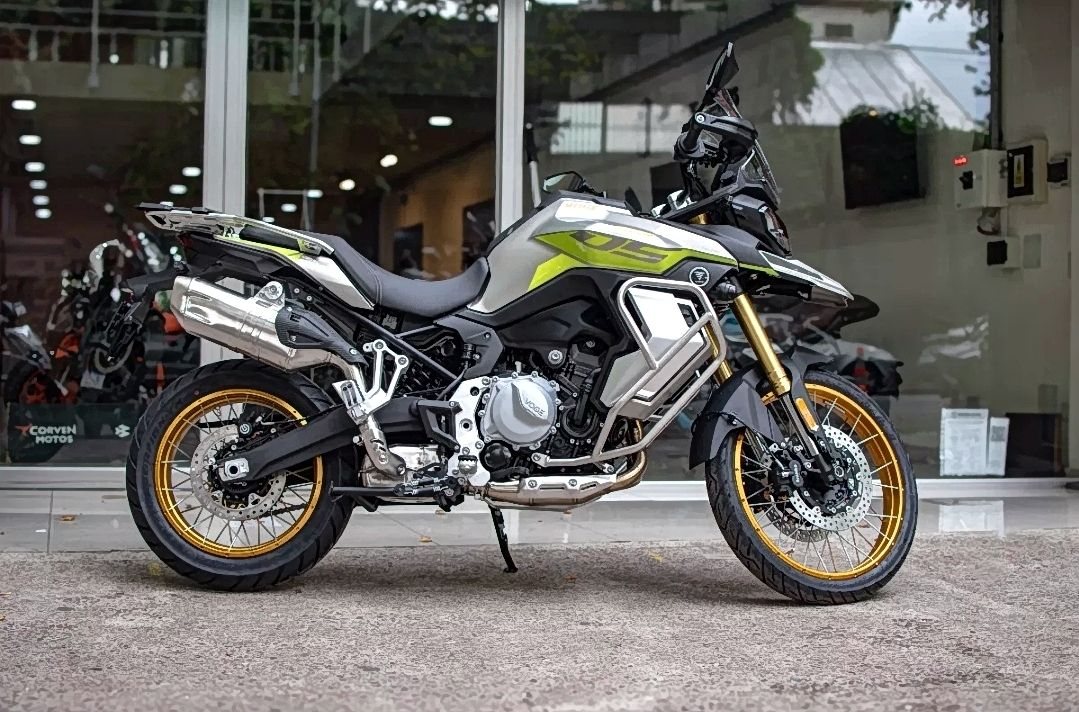 Voge 900 DSX